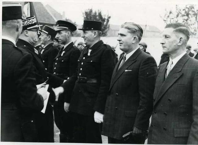 Charles THOURON décoré de la  Médaille de la police