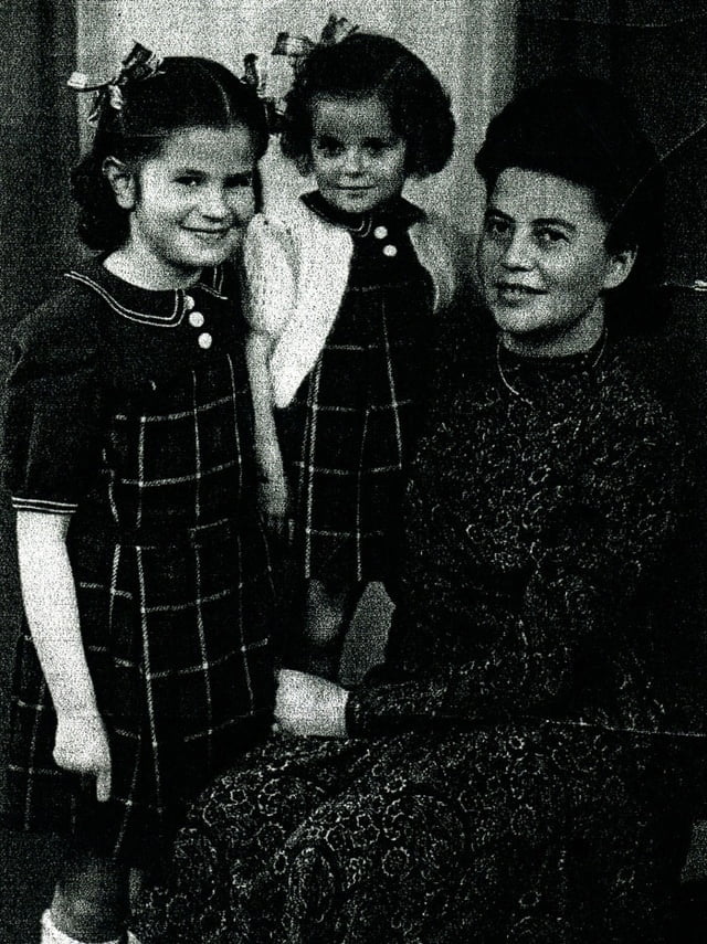 Jenny Thieberger avec ses filles en 1946