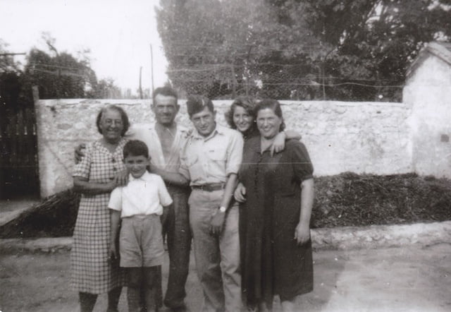 de g à d G. et E. Plaindoux, Salomon S., sa soeur  Claire  et leur maman Sonia et le petit Lucien