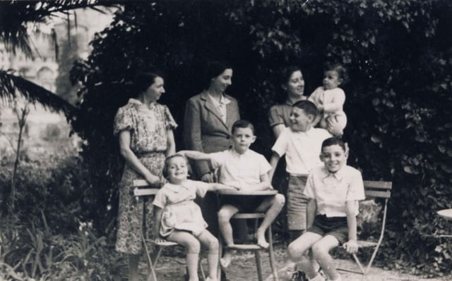 Yvonne Genevey avec son enfant et Marie Redlus la personne sauvée