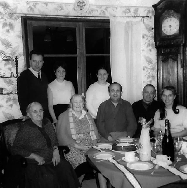 Henriette avec deux de ses fils; André et Pierre 