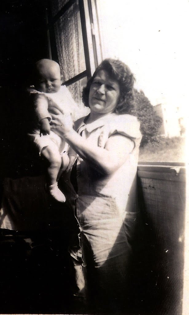 Mme TSYBOULA et son fils