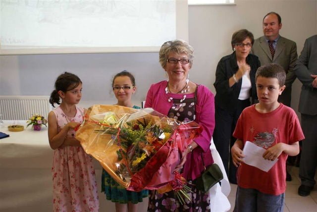 2009-06-14 Irène Karayan et les élèves MEDAILLE DES JUSTES L ET L PETIT ST MAMERT 032